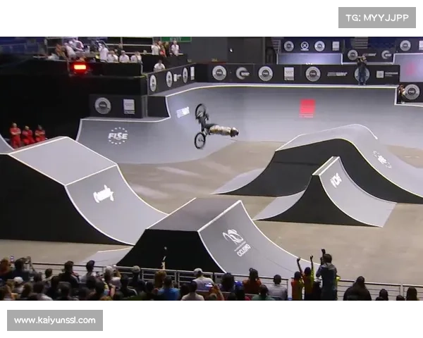 BMX少年与成人同场竞速，FISE规则下的“与强者同行”促快速成长